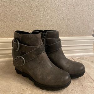 Sorel Joan Of Arctic Wedge II Leather Booties, Quarry color, gently worn, 6.5